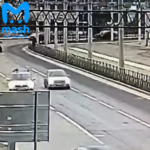 Видео: Администратор автомойки покатался на Land Rover замглавы Ростуризма и попал в аварию