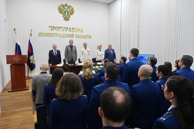 Александр Дрозденко вручил награды лучшим молодым работникам прокуратуры - Награждение прошло сегодня, 13 января, в честь Дня работника прокуратуры. Также были отмечены те, кт