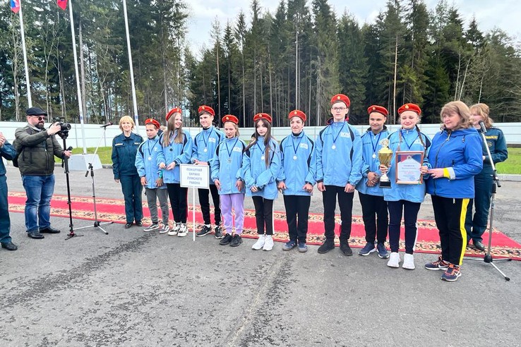 Команда юных пожарных Искра из Лужского района