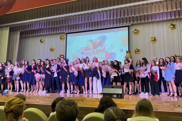 выпускники