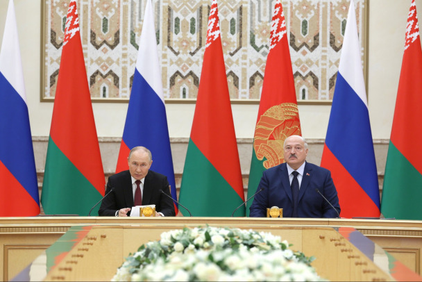 Лукашенко: Белоруссия не войдет в состав России - Белоруссия вряд ли войдет в состав России в ближайшее время, как и наоборот.