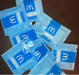 В Петербурге на «Авито» продают комплект влажных салфеток с логотипом McDonald's за 25 млн рублей - А за 5 млн рублей можно купить открытку с персонажем Happy Meal.