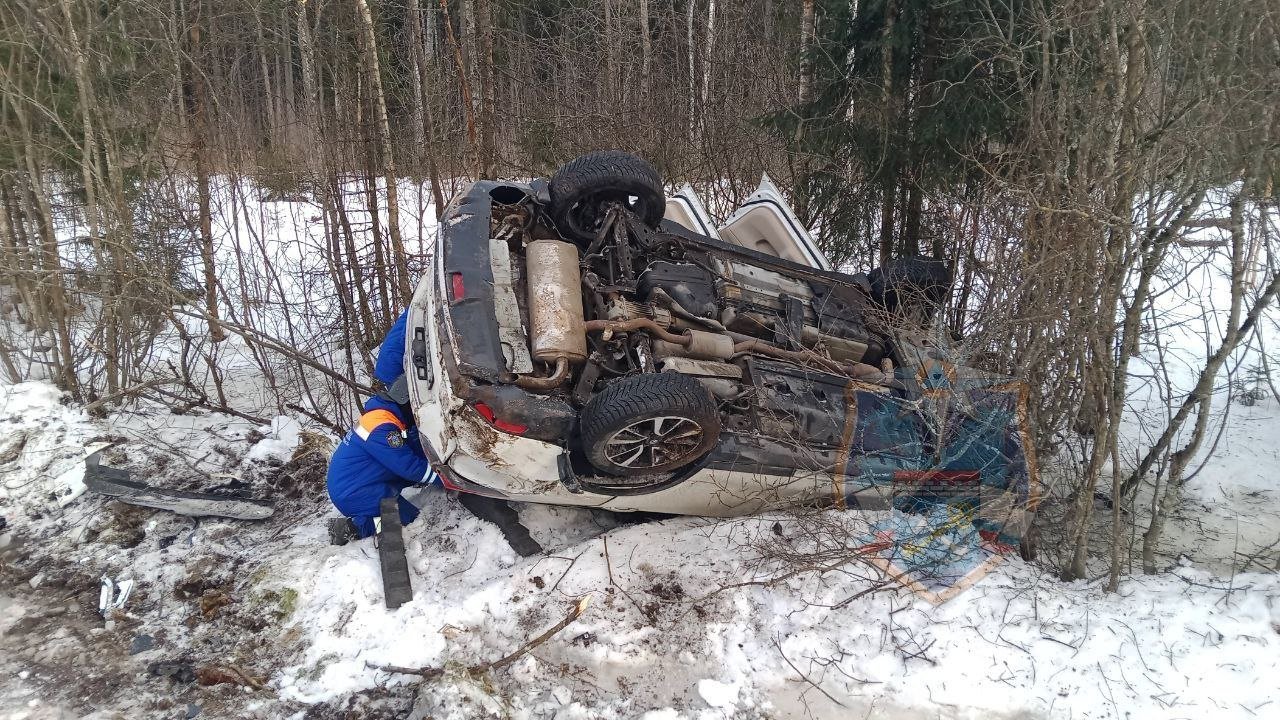 Лобовая авария произошла в Тосненском районе - С места ЧП в больницу увезли одного человека.