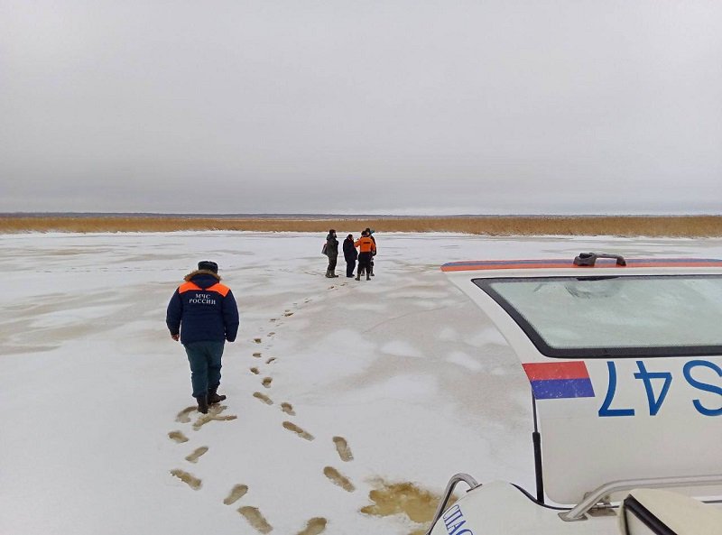 В Ленобласти прошли рейды на популярных зимних водоемах - Сотрудники Аварийно-спасательной службы Ленинградской области совместно с инспекторами ГИМС 11 и 12 