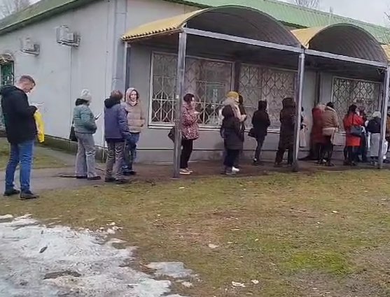 Огромная очередь выстроилась в гражданскую канцелярию Всеволожского горсуда утром 31 января - Очевидец сильно удивился количеству людей, желающих обратиться в инстанцию утром пятницы.