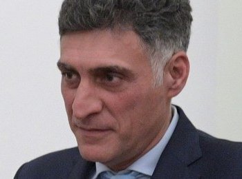 Тигран Кеосаян пережил клиническую смерть - Сейчас телеведущий находится в коме, сообщила его жена Маргарита Симоньян.