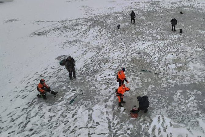 Порядка 50 рыбаков заметили в бухте Петрокрепость