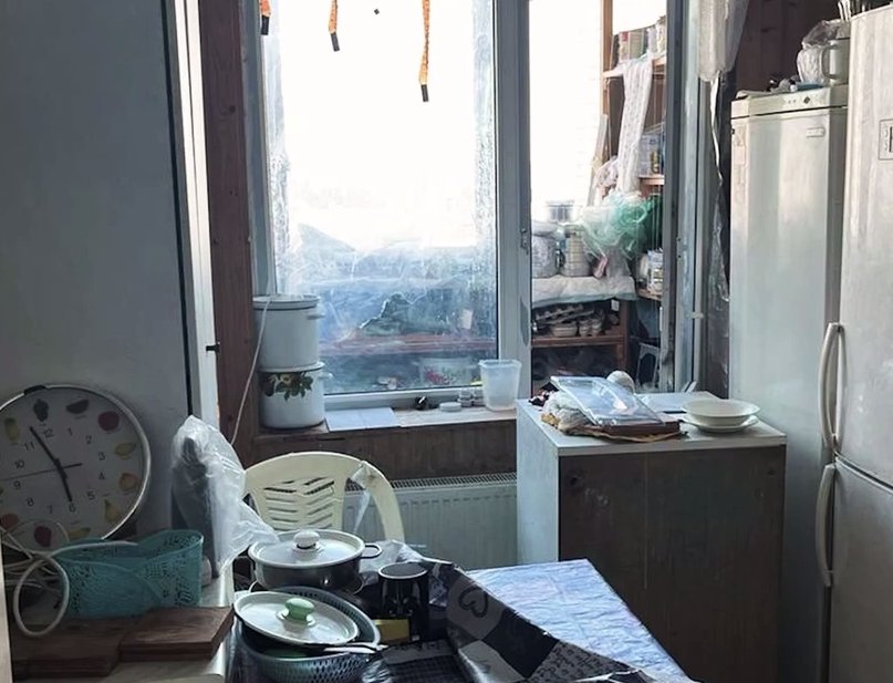 Фото: СК ЛО СК показал, как жили трое детей-маугли в одной из квартир Мурино - Следствие считает, что мать детей намеренно оставляла их без еды и воды. Правоохранительные органы н