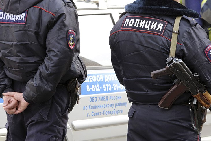 В Петербурге пришлось проверить почти все школы после звонка ребенка с угрозами - Также правоохранительные органы проверяли на наличие опасных предметов один торговый центр.
