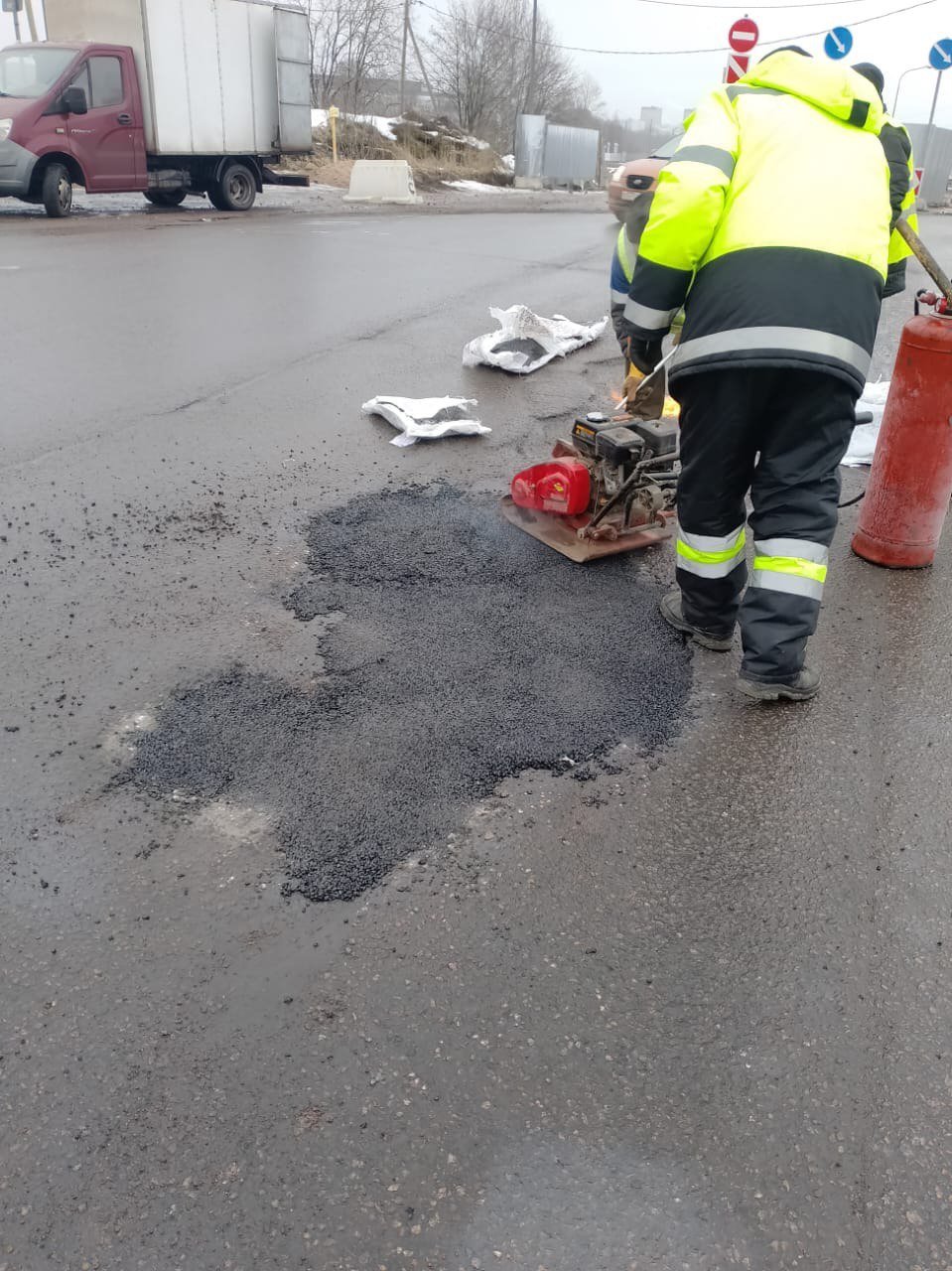 Прокуратура заставила отремонтировать разбитую в Выборгском районе дорогу - В ходе осмотра были выявлены многочисленные повреждения дорожного покрытия.