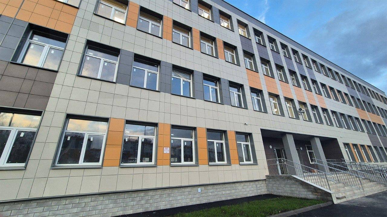 В Янино-1 завершено строительство школы на 1200 мест - Это уже шестое образовательное учреждение, построенное в поселке за последние три года.