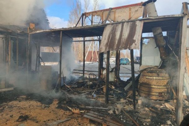 Шесть человек пострадали при пожаре в кафе в Усть-Луге - В реанимации находятся трое пострадавших.