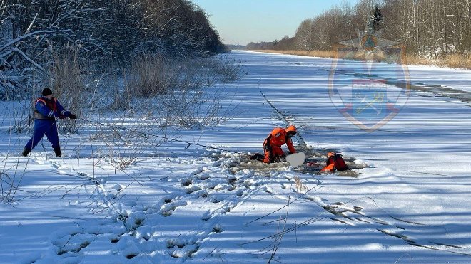 Мотоциклист провалился под лед в Шлиссельбурге - В экстренные службы 20 февраля сообщили о мотоциклисте, который провалился под лед Новоладожского ка