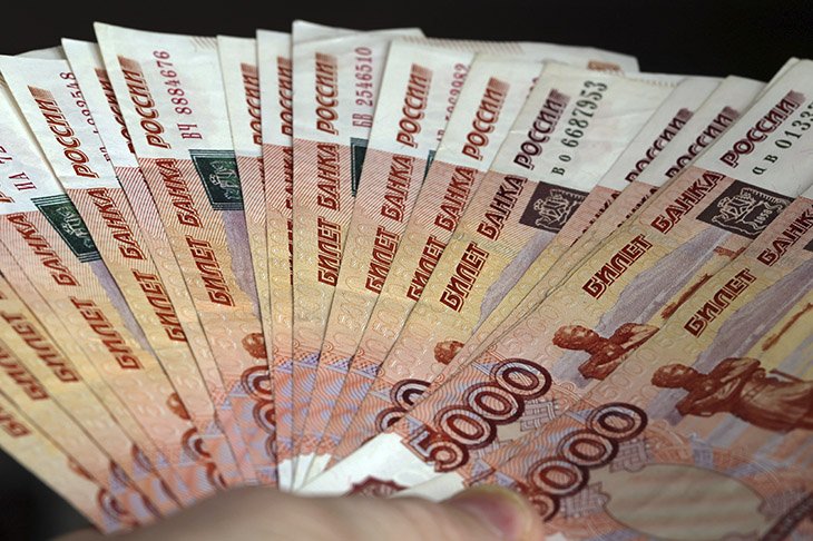 Смольный озвучил среднюю зарплату петербуржцев в прошлом году - В городской администрации заявили, что минувший год "стал одним из самых успешных для Санкт‑Петербур