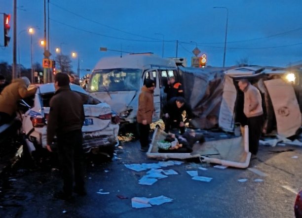 По факту массовой аварии с погибшим полицейским на Московском шоссе завели уголовное дело - ЧП произошло в Шушарах в минувшие сутки.