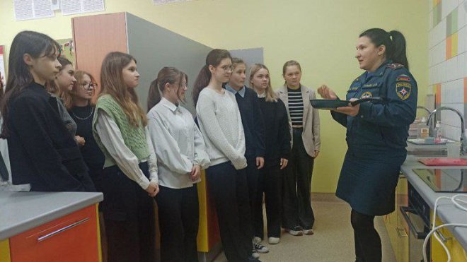Сотрудники МЧС Ленобласти провели урок по безопасности для детей - Во Всеволожском районе школьников и дошкольников обучили правилам безопасности на кухне и в быту. Со