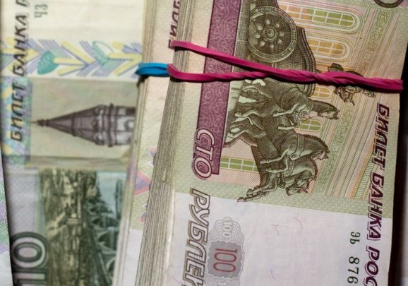 ЦБ объяснил, почему возобновил выпуск бумажных купюр 5 и 10 рублей - В регуляторе заявили, что бумажные деньги россияне предпочитают больше. К тому же, выпуск купюр выго