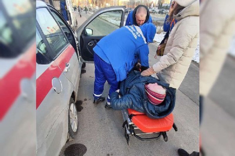 В Петербурге пенсионерке стало плохо. Ей на помощь пришли росгвардейцы