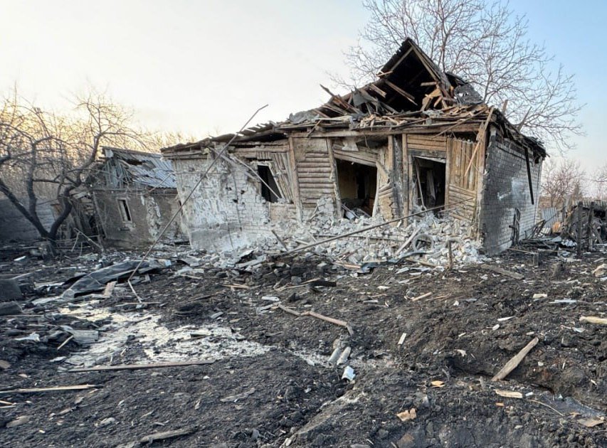 Ленобласть поможет в восстановлении подшефных территорий в ДНР после обстрела ВСУ - Накануне украинские боевики обстреляли населенный пункт под Енакиево. Пострадали три человека, также