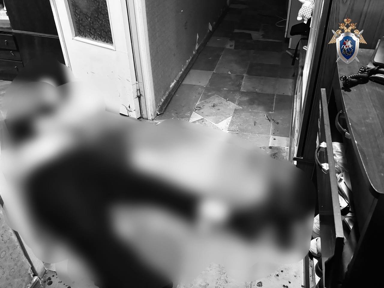 В Металлострое мужчина убил брата, ударив его несколько раз ножницами - 46-летний подозреваемый задержан. Возбуждено уголовное дело.