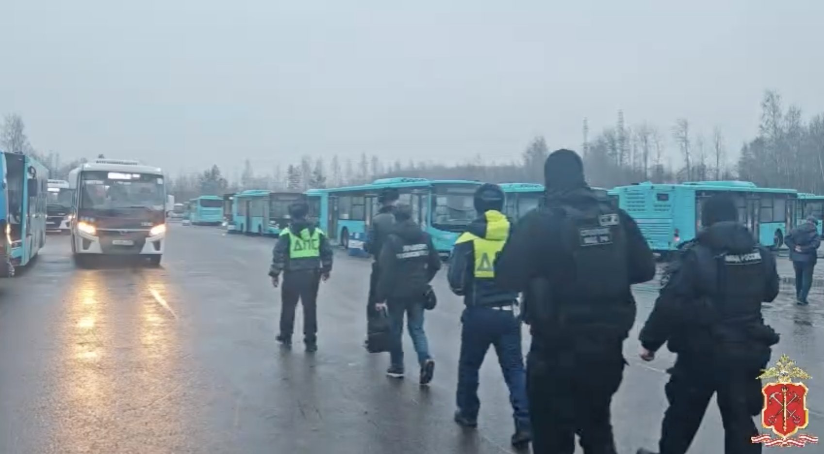 Свыше 50 водителей автобусов оштрафовали во время рейда в Петербурге и Ленобласти - 33 нарушения были связаны с неисправным состоянием транспорта, их незамедлительно отстранили от выхо