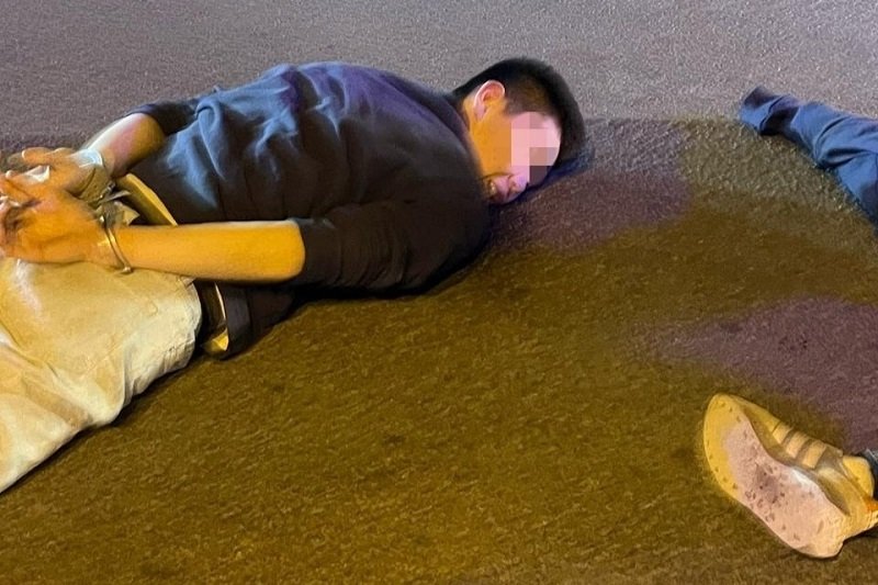 Двое жителей Мурино напали с ножом на знакомого в Петербурге. Пострадавший получил 10 колото-резаных ран - Возле станции метро «Достоевская» в центре Санкт-Петербурга вечером 23 марта двое 18-летних уроженце