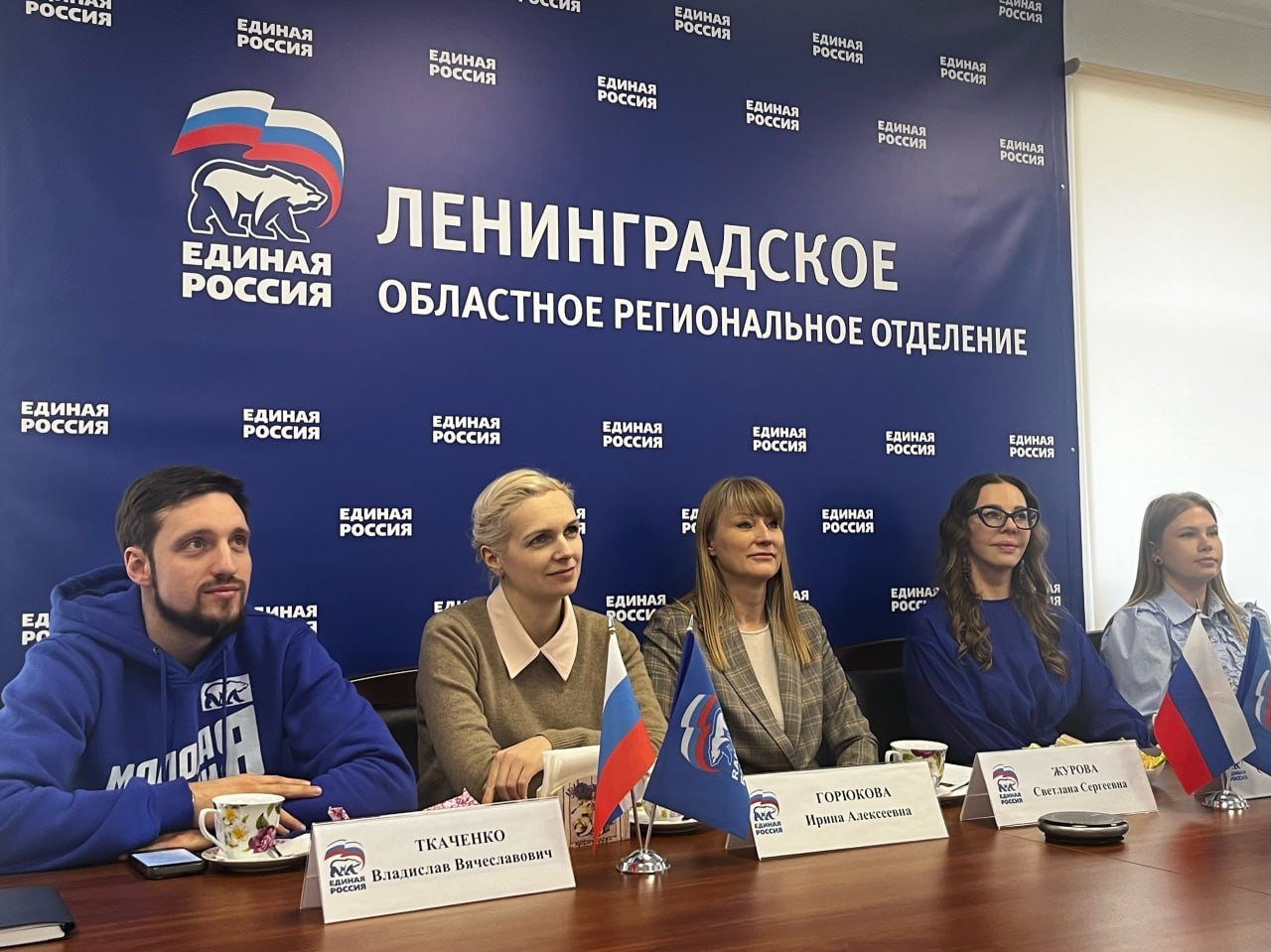 "У нас уникальная область": Светлана Журова рассказала молодежи из новых регионов о жизни Ленобласти - Парламентарий провела встречу с молодежью из ЛНР и ДНР, Херсонской и Запорожской областей по видеосв