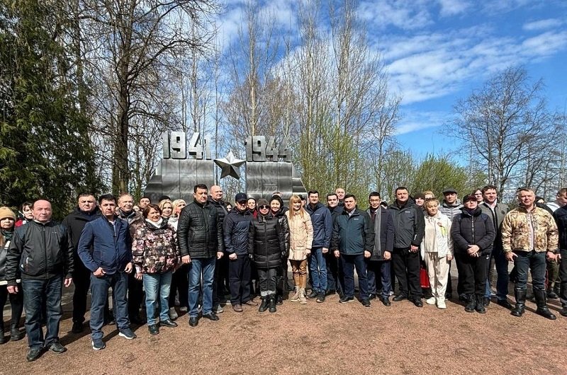 В Ленобласти прошел первый международный субботник в преддверии 80-летия Великой Победы - В Кировском районе Ленобласти прошли памятные мероприятия, в которых поучаствовали руководители и пр