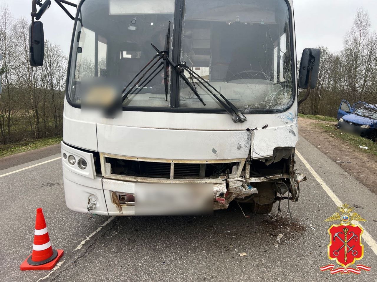 Число пострадавших детей в аварии со школьным автобусом под Гатчиной возросло до 11 - Проводится проверка.