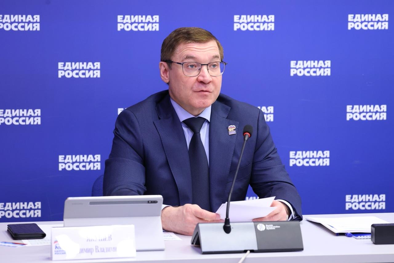 По партийному проекту «Городская среда» ЕР благоустраивает дворы и общественные территории - Голосование по выбору объектов, которые ждет обновление, стартует 21 апреля.