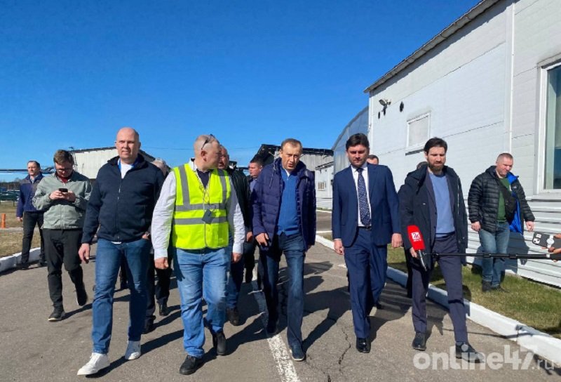 Александр Дрозденко осмотрел мебельное предприятие в Тихвине - В рамках рабочей поездки в Тихвинский район Александр Дрозденко посетил производственную площадку ОО