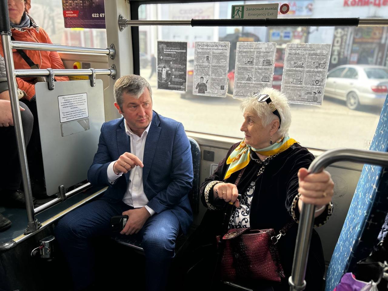 Глава комтранса Ленобласти провёл проверку работы автобусов во Всеволожске - Глава комитета по транспорту 47 региона Михаил Присяжнюк оценил работу общественного транспорта во В