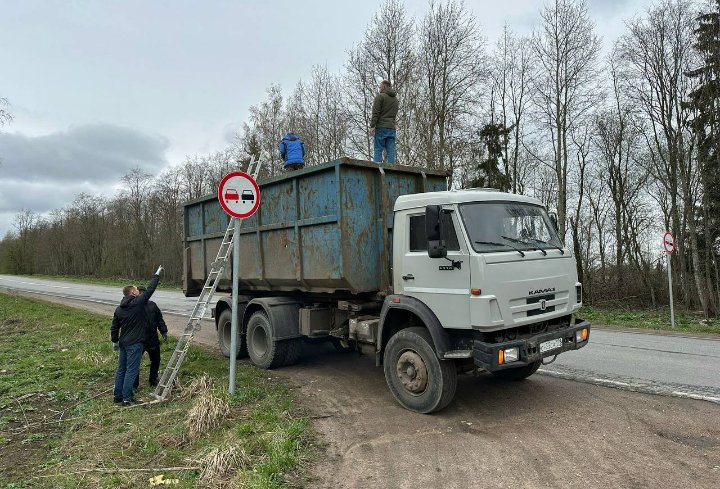 В Гатчинском округе был задержан грузовик, незаконно транспортировавший мусор - В Гатчинском округе специалисты государственного экологического надзора в ходе запланированной прове
