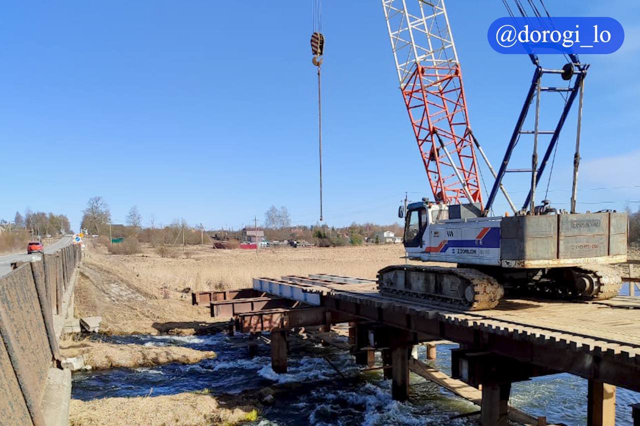 В Гатчинском округе продолжается строительство временного моста через Ижору - В Гатчинском округе Ленинградской области продолжается строительство временного моста через реку Ижо