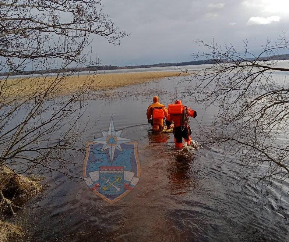 Рыбак утонул в Лемболовском озере - Спасатели обнаружили тело мужчина, доставили на берег и передали полиции.
