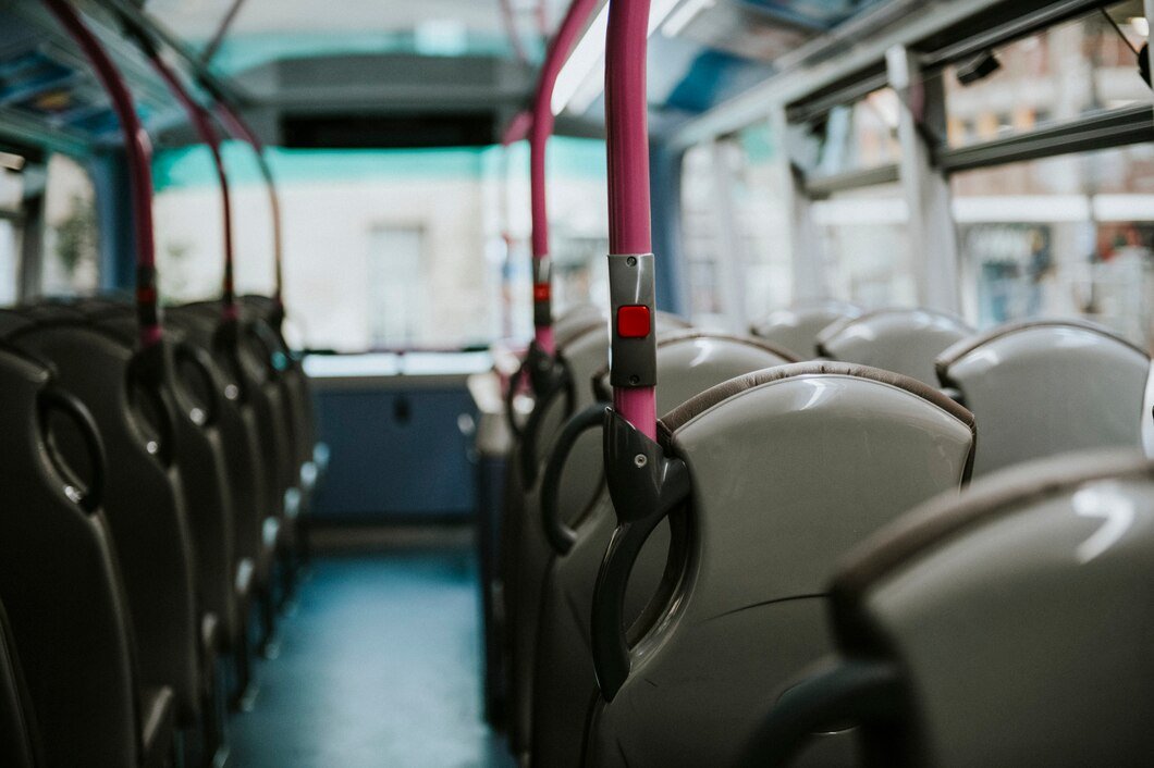 В Выборгском районе прекратилось движение автобусов из-за проблем перевозчика с миграционной службой - В Выборгском районе прекратилось движение автобусов, которые обслуживали муниципальные маршруты. В р