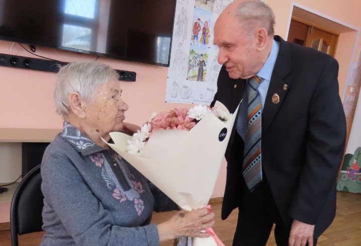 В Сланцах своё 95-летие отметила ветеран ВОВ - Вчера, 10 апреля, ветеран Великой Отечественной войны из Сланцев Александра Максимовна Никонова отме