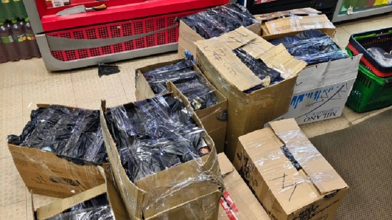 В Колпино изъяли немаркированные сигареты на 600 тысяч рублей - В магазине на проспекте Ленина в Колпино нашли более 4,5 тысячи пачек сигарет без акцизных марок. Вл