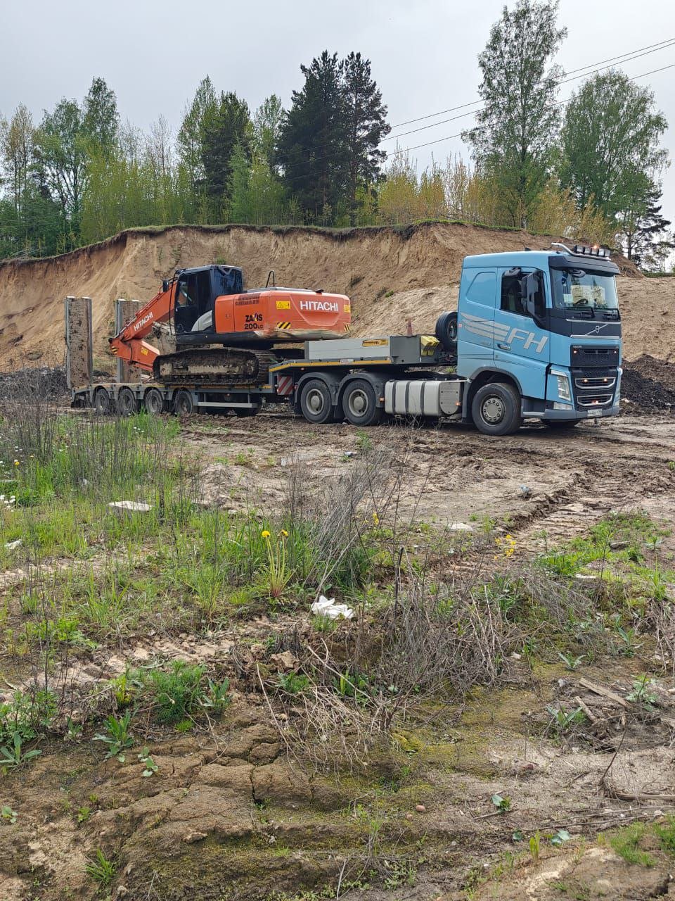 Организаторы незаконной свалки в Колтушах лишились спецтехники - Инспекторы госэконадзора Ленобласти изъяли и поставили на спецстоянку гусеничный экскаватор в Колтуш