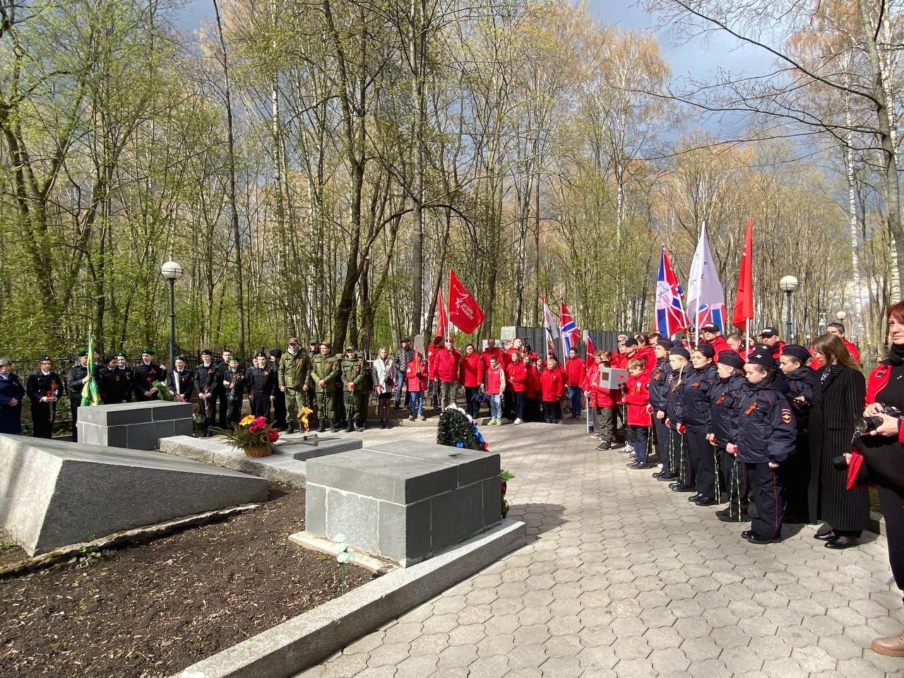"Огонь Памяти" прибыл в Выборг в честь 80-летия Великой Победы - Выборг принял эстафету "Огня Памяти".