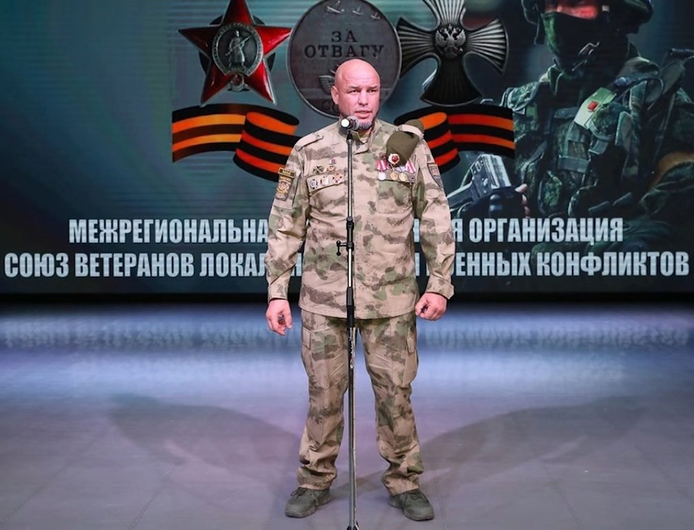 "Дадим слово Героям!": инструктор-участник горячих точек рассказывает о подготовке наших солдат и украинском национализме - В седьмой серии проекта "Дадим слово Героям!" интервьюером стал Василий Паньков. За свою жизнь он пр