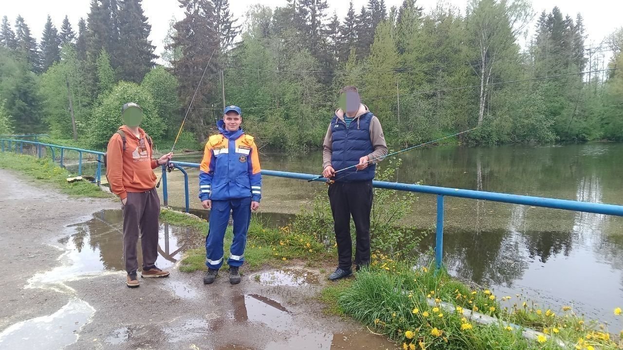 Спасатели начали патрулирование водных объектов в Ленобласти - Первые рейды прошли на пляжах Невы в Кировске и на реке Кобринка в поселке Кобринское.