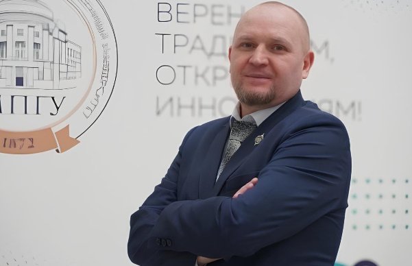 Педагог из Киришей завоевал Гран-при конкурса среди педагогов - Преподаватель основ безопасности и защиты Родины из Киришской средней школы №1 Алексей Тарасов стал 