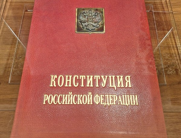 В Думе заявили о возможных изменениях в Конституции России - Депутат Толстой допустил, что в Конституцию будут внесены изменения, причем более масштабные, чем пя