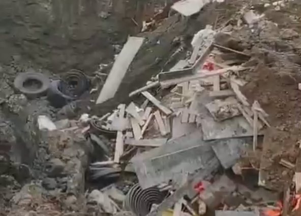 Незаконную свалку стройматериалов нашли в районе мемориала "Невский пятачок" - Прокуратура уже организовала проверку.