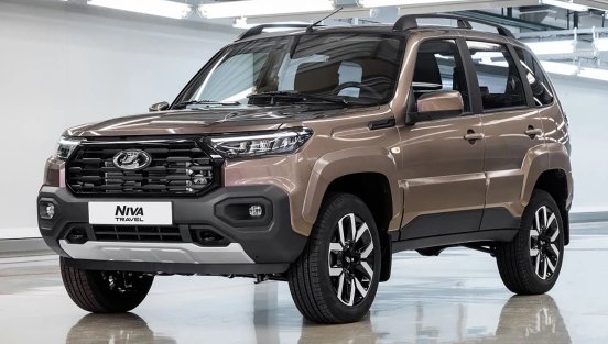 "АвтоВАЗ" показал на ПМЭФ обновленную Lada Niva с более мощным двигателем - Также внедорожник ждут некоторые изменения в экстерьере.