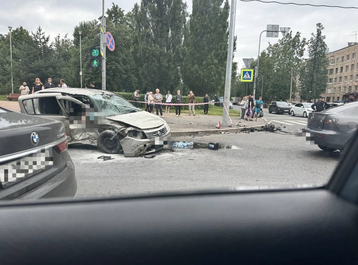 78-летний водитель иномарки погиб в аварии в Петербурге - По факту дорожной аварии проводится проверка.