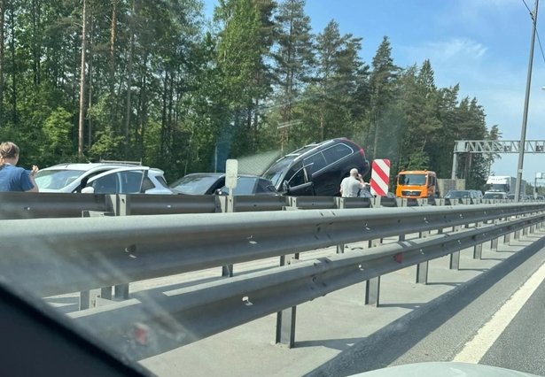 Массовое ДТП с пятью машинами парализовало «Сортавалу» в Ленобласти - В результате столкновения пострадал один человек.