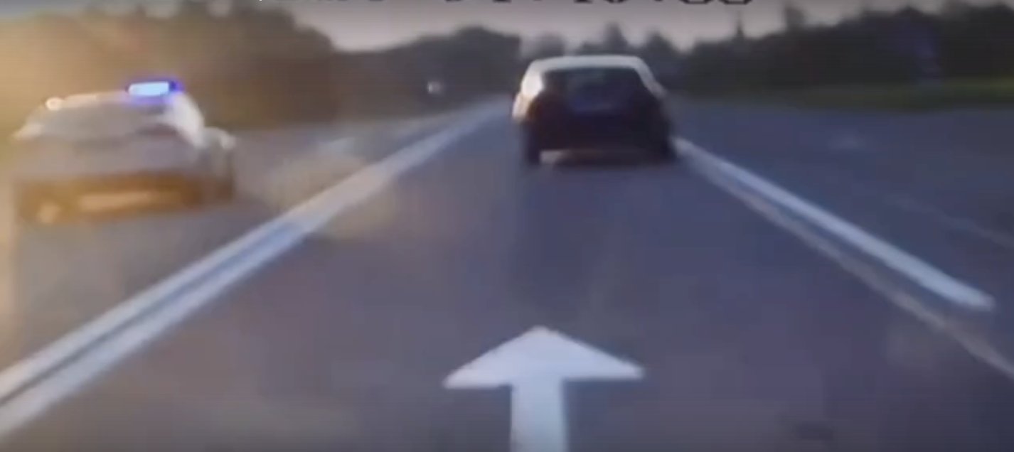 В Кингисеппском районе с погоней и стрельбой задержали пьяного водителя - За рулем оказался 51-летний житель Петербурга, а в салоне трое его товарищей, 48, 49 и 58 лет.