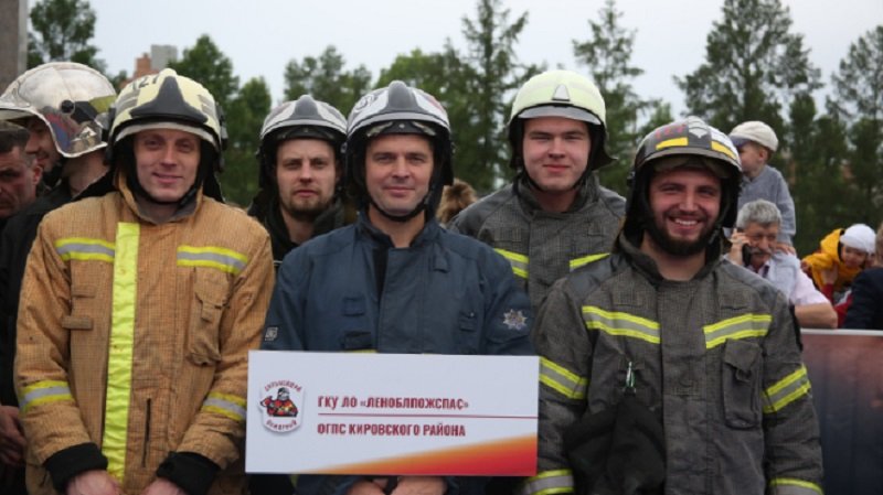 Представители Ленобласти завоевали бронзу на VII соревнованиях «Сильнейший пожарный» в Петербурге - В Санкт-Петербурге в седьмой раз прошел турнир лучших огнеборцев страны. В 2025 году состязания собр